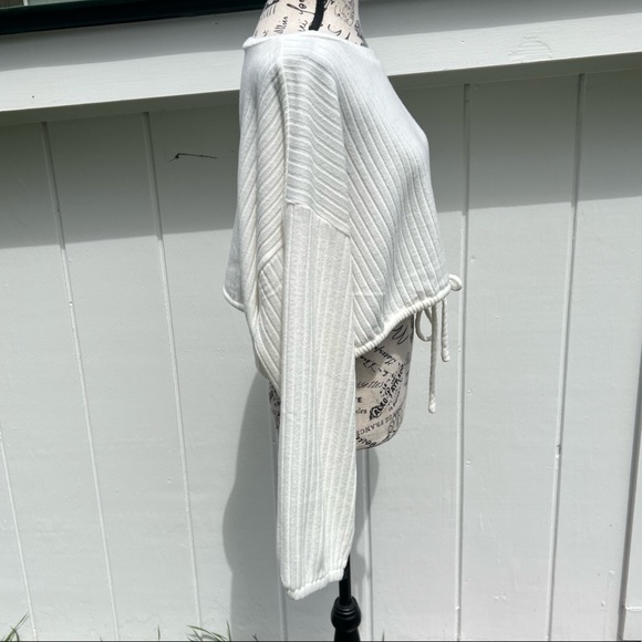 NWOT white striped knit cropped Crewneck long sleeve sweater with tie detail - Picture 6 of 14